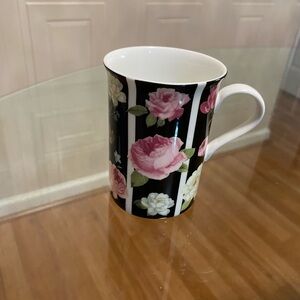 - - - Brand New Beutiful Multicolor Floral Stechcol Mug .